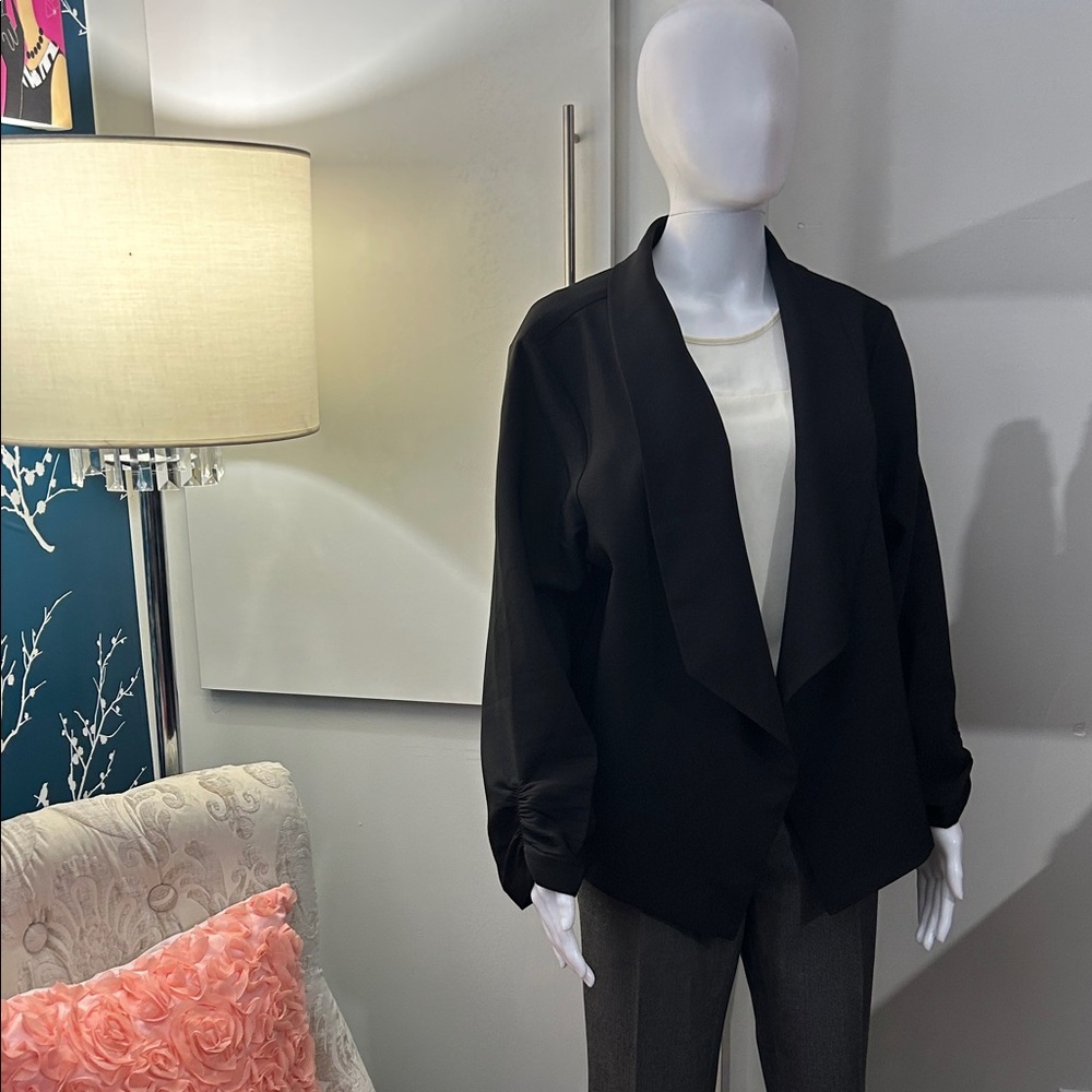 Chic Black Women's Blazer - Picture 2 of 16